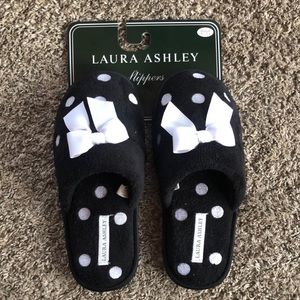 NWT. Laura Ashley slippers. Size Medium
